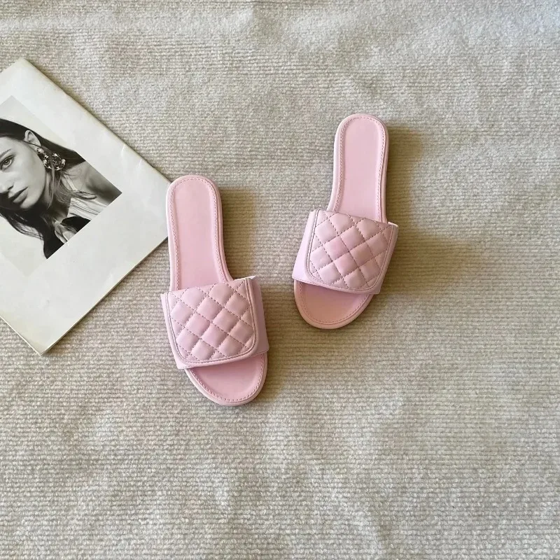 2026년 여름, 인기리에 판매될 여성용 플랫 샌들:  - Fashion Backpack Women 리뷰 및 가격